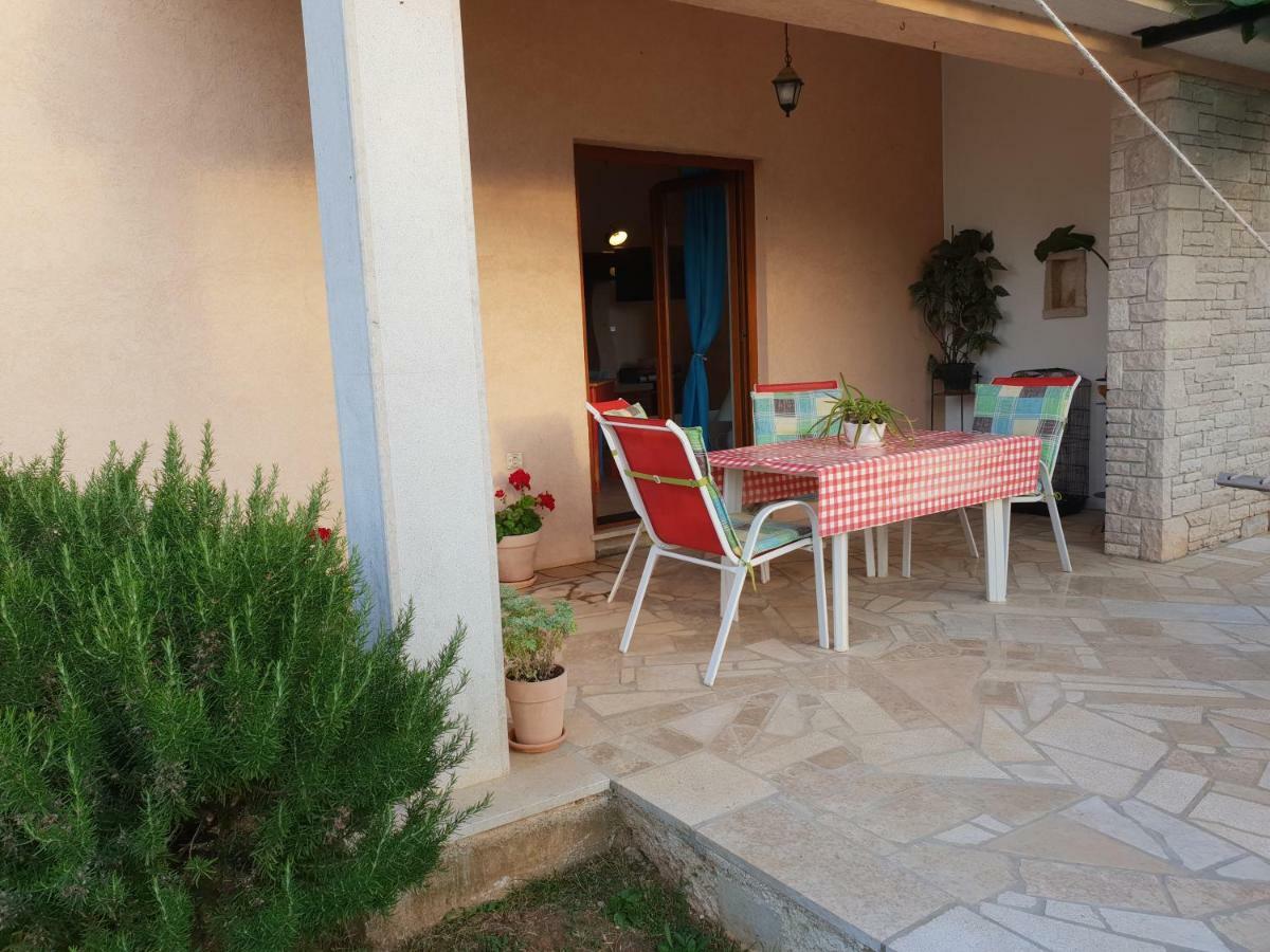 Levanda Apartment Pula Bagian luar foto